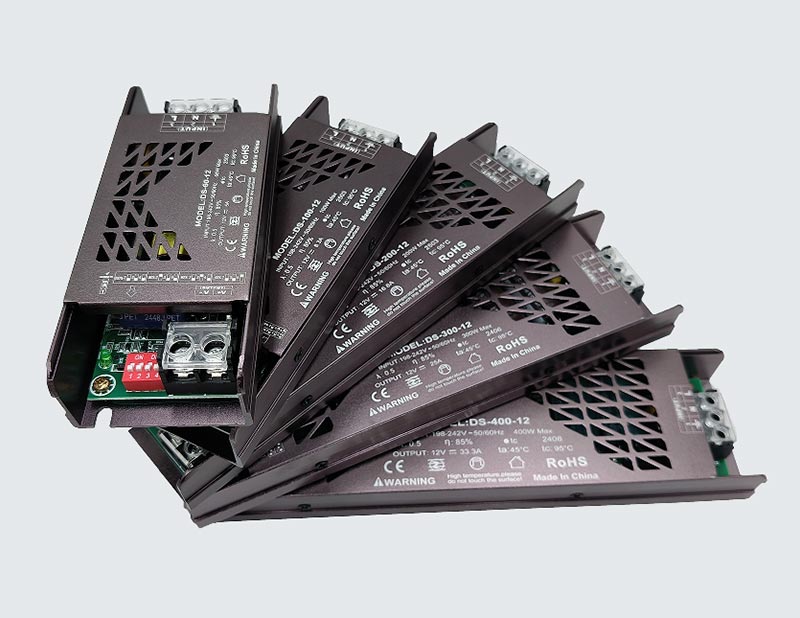 ¿Cómo puede la banda de luz LED coincidir con la fuente de alimentación conmutada lineal LED adecuada?