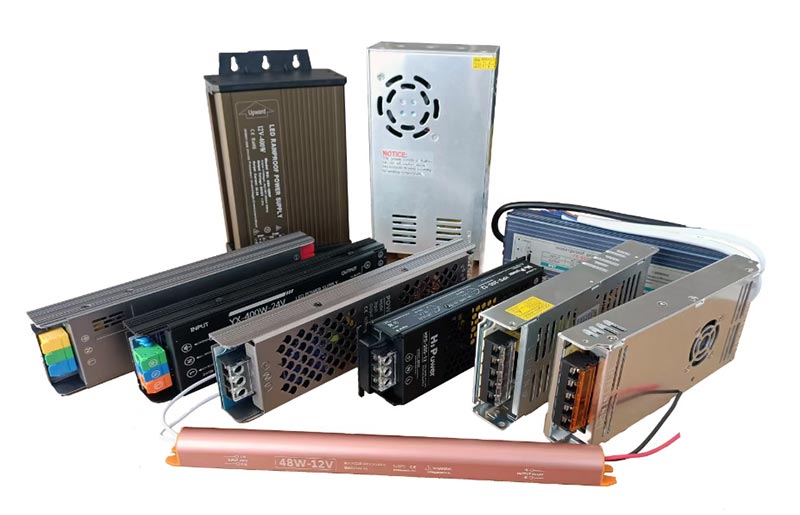 ¿Cuáles son las consideraciones clave para integrar fuentes de alimentación de modo conmutado LED con módulos LED durante la instalación?